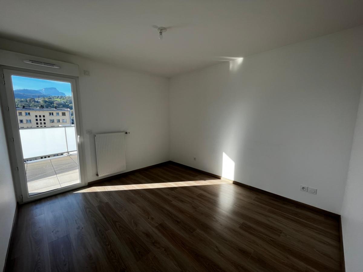 
																																							3 pièces - 
																																						5ème étage - 64m² - 787,12 € - Photo #4