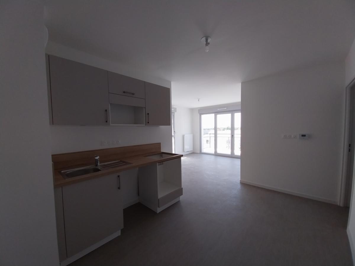 
																																							4 pièces - 
																																						4ème étage - 81m² - 1 003,59 € - Photo #3