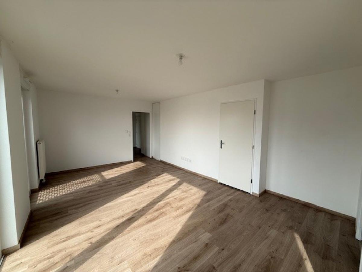 
																																							3 pièces - 
																																						5ème étage - 65m² - 833,08 € - Photo #1
