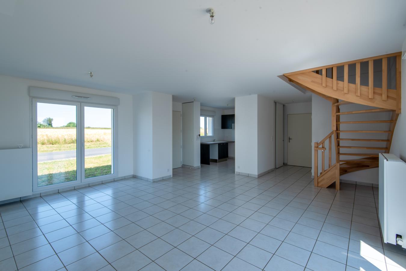 
																																							5 pièces - 
																																						RDC - 106m² - 646,56 € - Photo #2