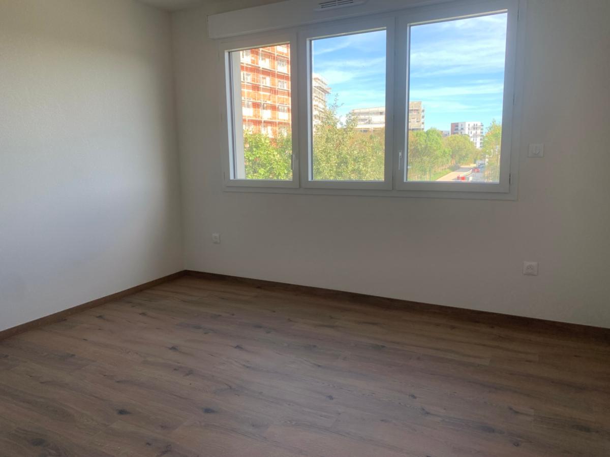
																																							4 pièces - 
																																						2ème étage - 84m² - 1 136,99 € - Photo #2