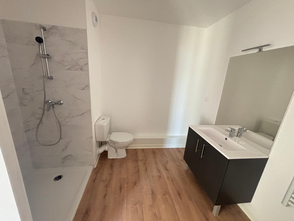 
																			2 pièces - 
																		RDC - 46m² - 651,84 € - Photo #3