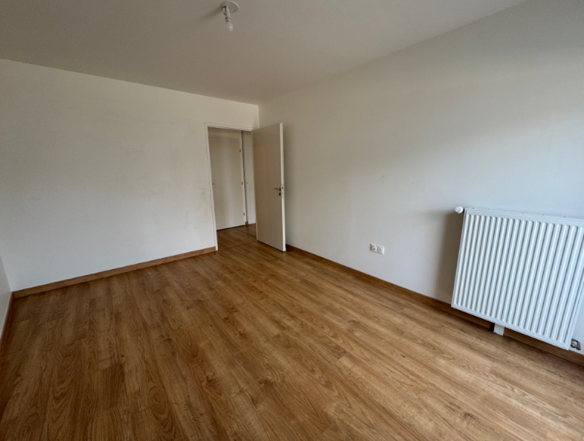 
																																							3 pièces - 
																																						2ème étage - 60m² - 800,00 € - Photo #2