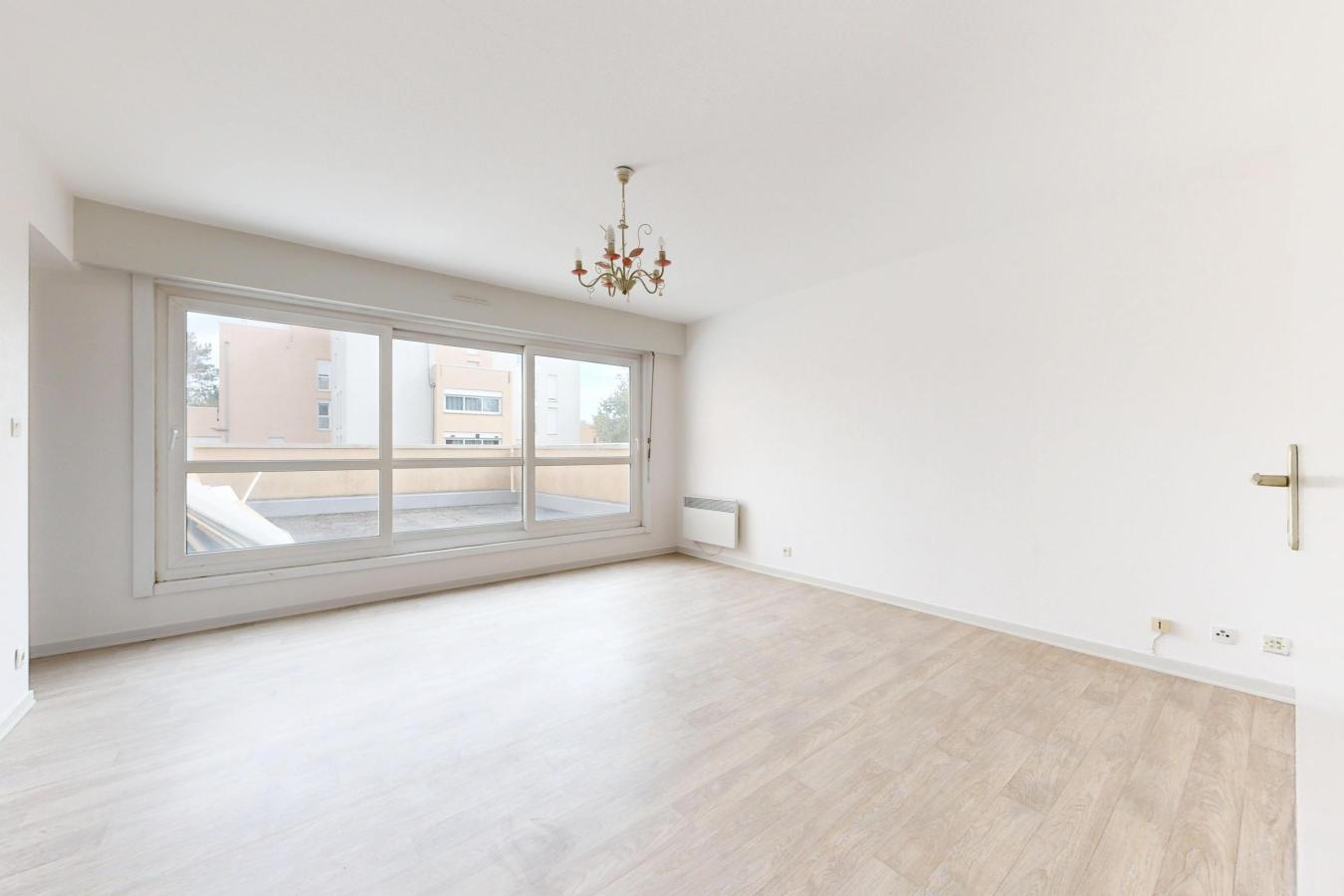 
																																							4 pièces - 
																																						1er étage - 83m² - 90 860 € - Photo #2