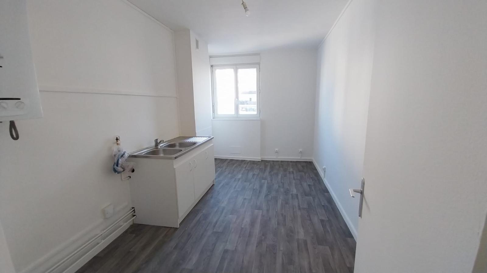 
																																							5 pièces - 
																																						2ème étage - 86m² - 169 000 € - Photo #2