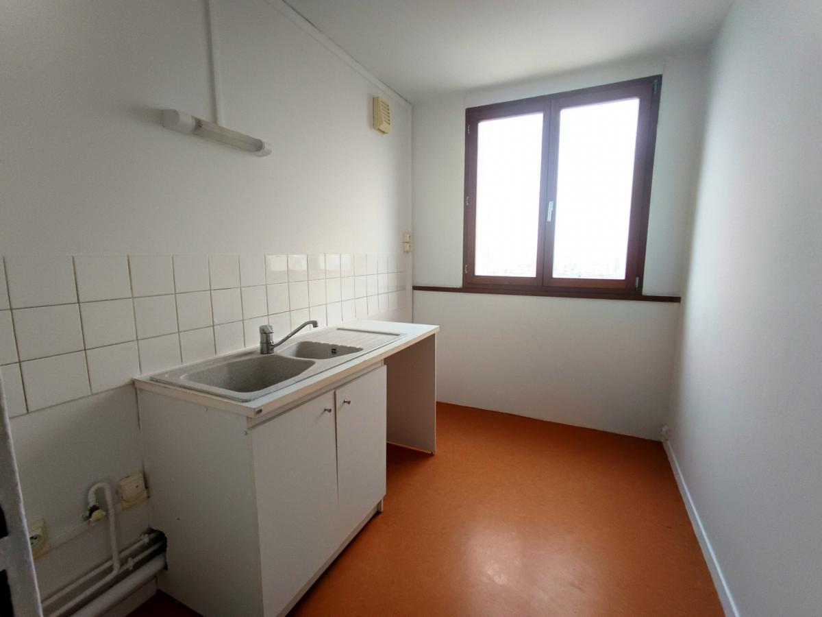 
																			4 pièces - 
																		13ème étage - 75m² - 1 526,11 € - Photo #5