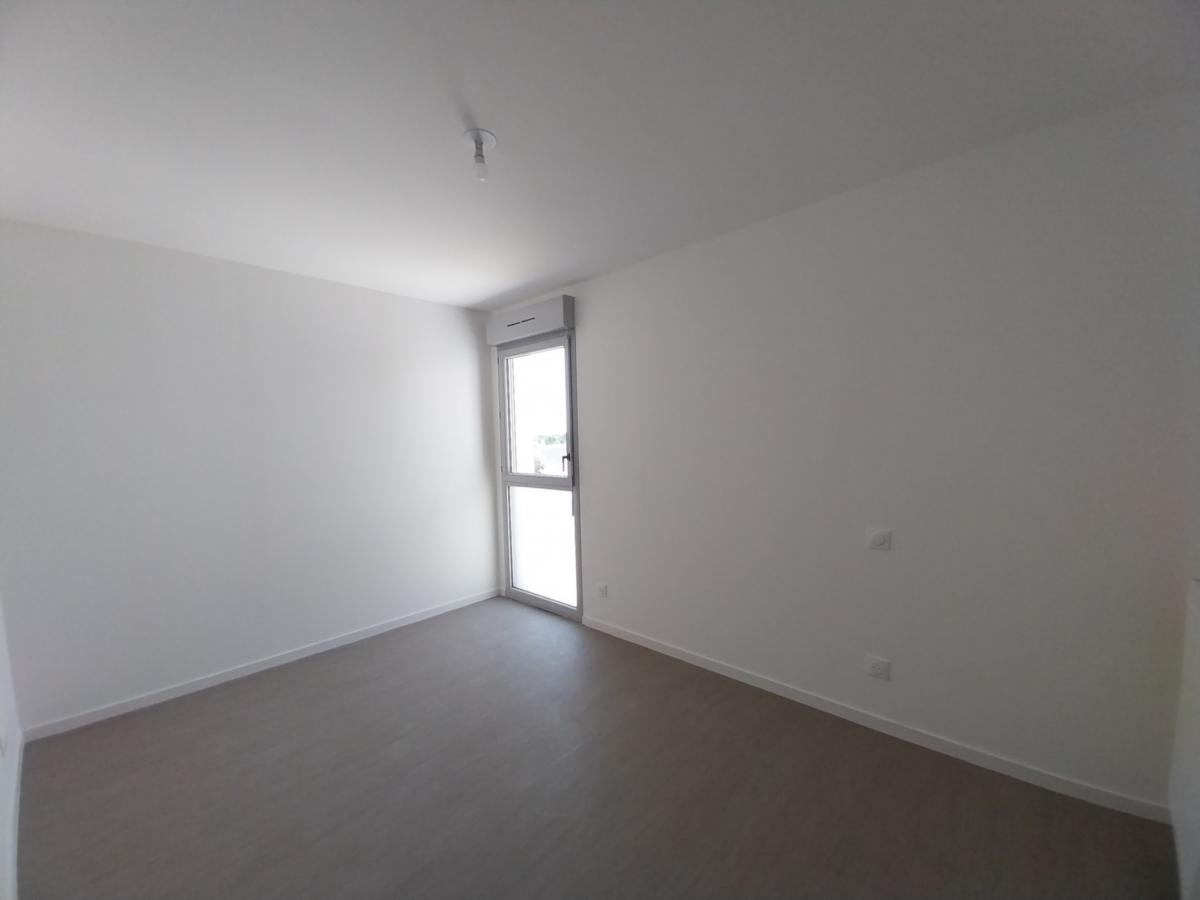 
																																							4 pièces - 
																																						4ème étage - 81m² - 1 003,59 € - Photo #4