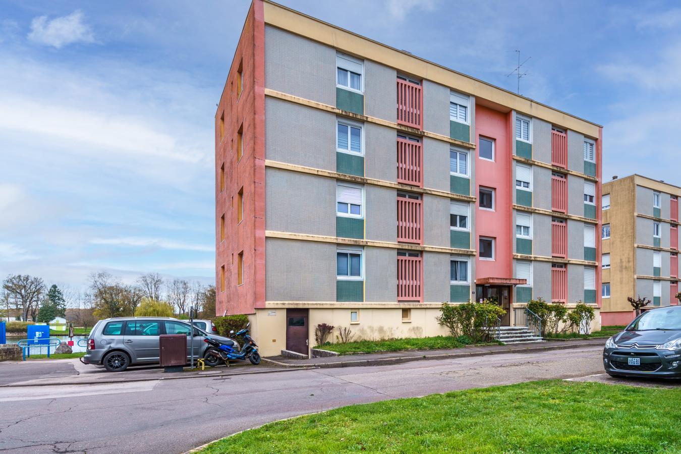 
																			5 pièces - 
																		1er étage - 96m² - 819,19 € - Photo #0