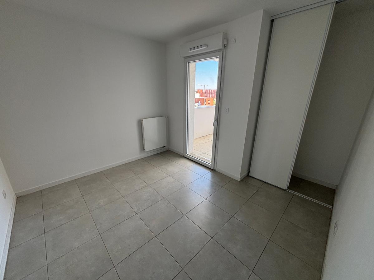 
																			4 pièces - 
																		7ème étage - 81m² - 1 036,37 € - Photo #4