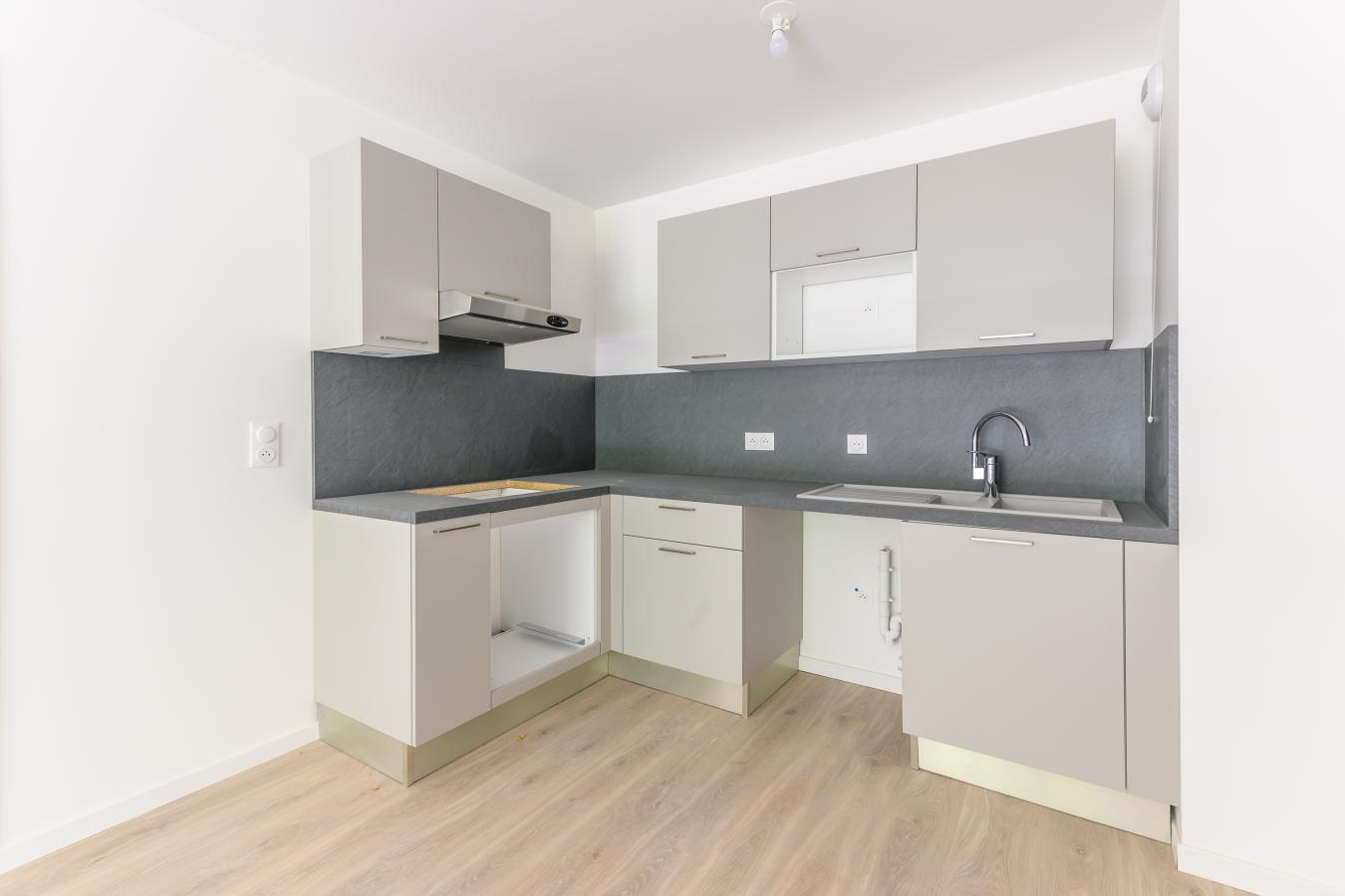 
																																							3 pièces - 
																																						1er étage - 61m² - 1 056,33 € - Photo #2