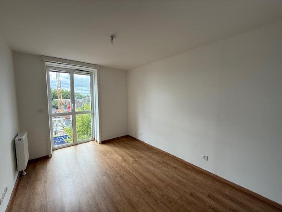 
																																							4 pièces - 
																																						3ème étage - 81m² - 967,31 € - Photo #2