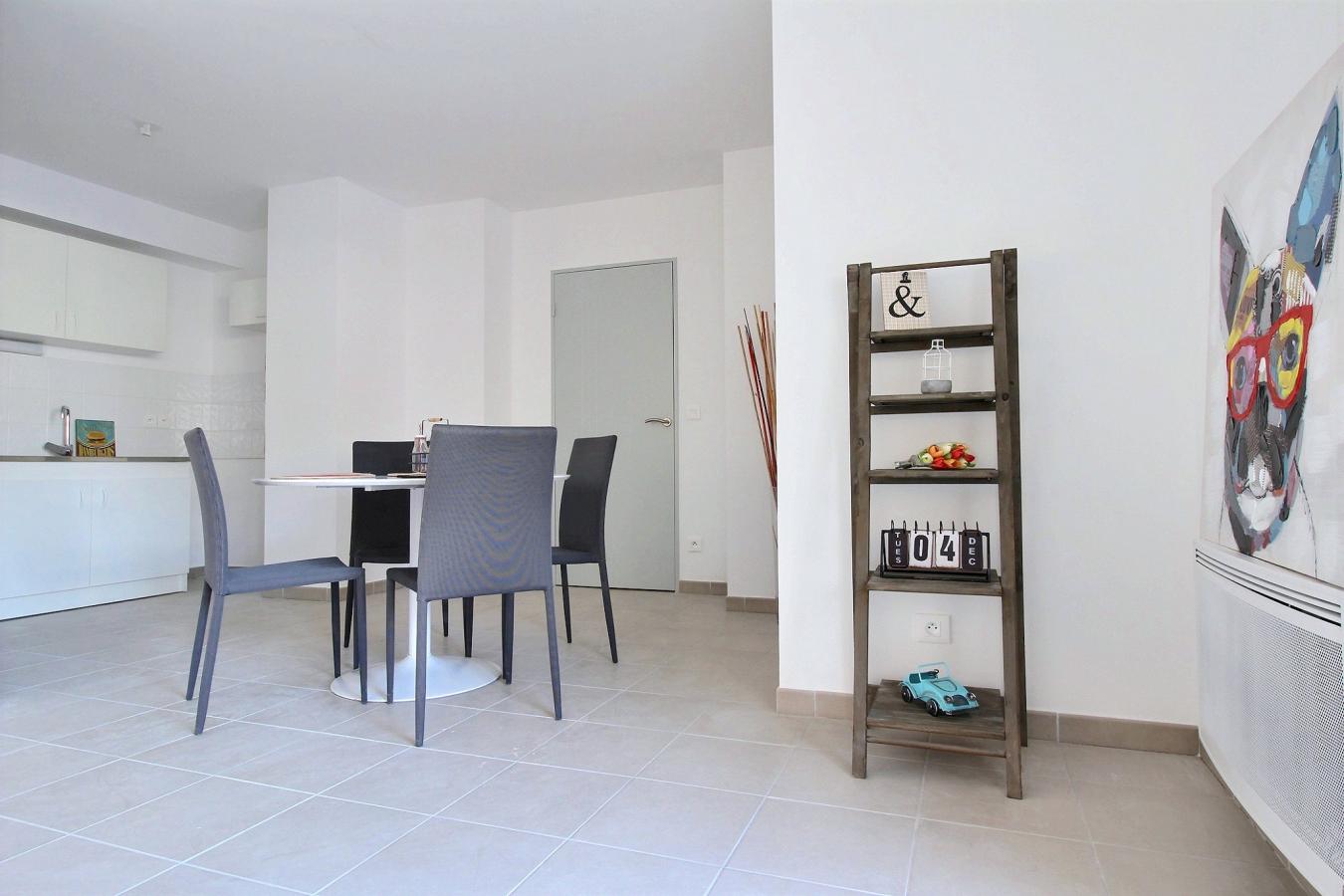
																																							3 pièces - 
																																						RDC - 59m² - 869,45 € - Photo #2