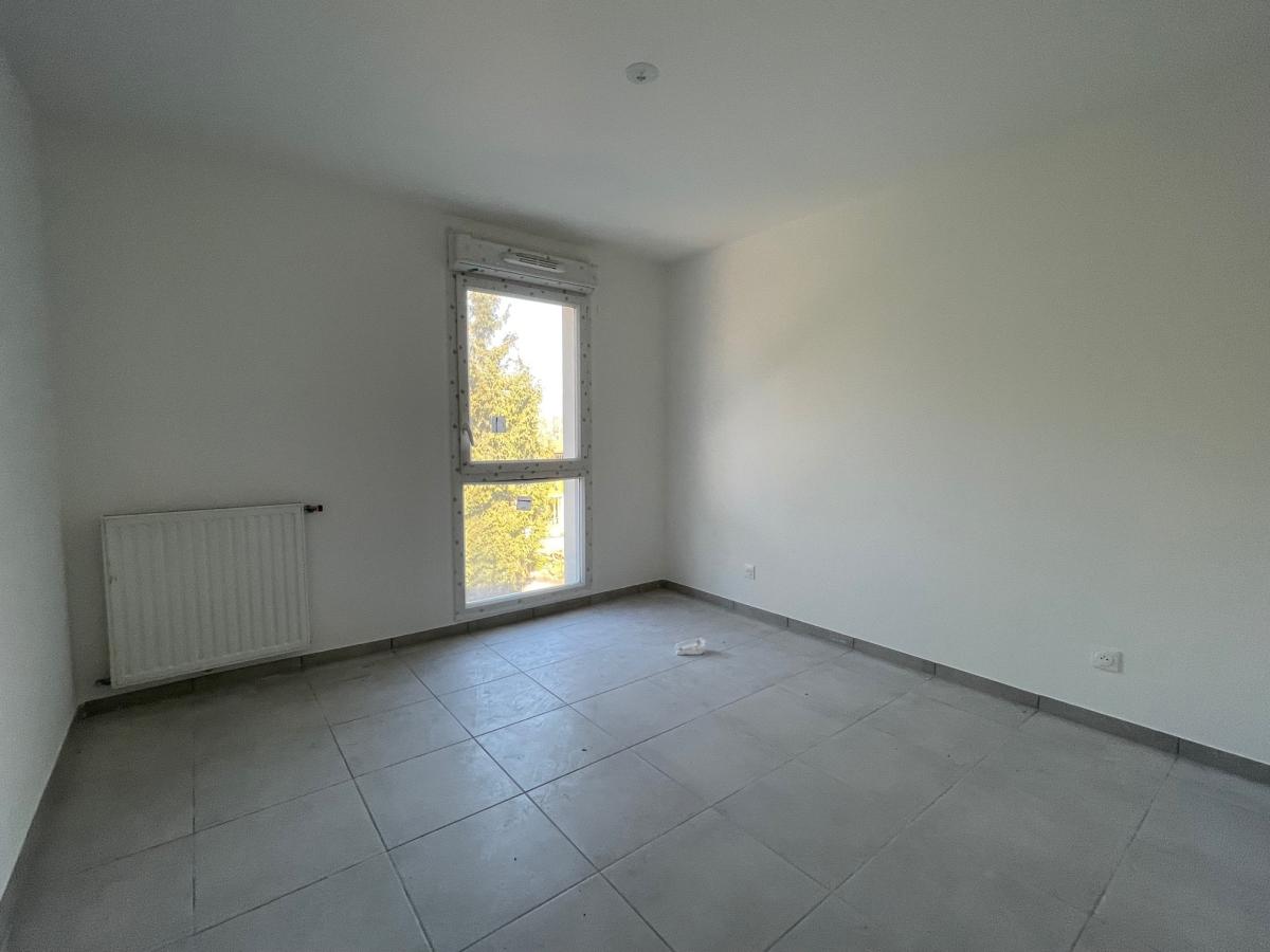 
																																							2 pièces - 
																																						RDC - 45m² - 906,35 € - Photo #2