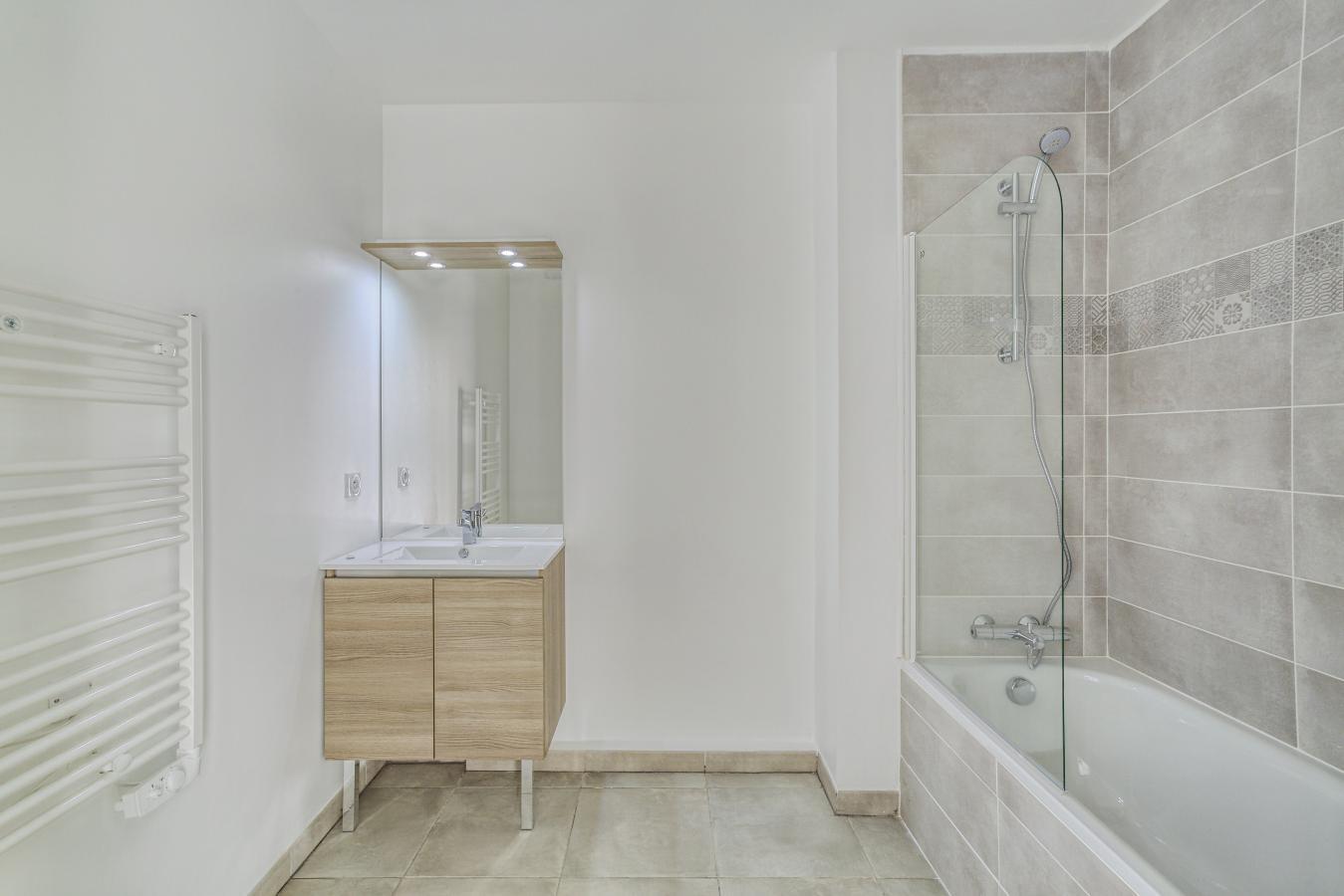 
																																							3 pièces - 
																																						1er étage - 66m² - 1 046,41 € - Photo #5