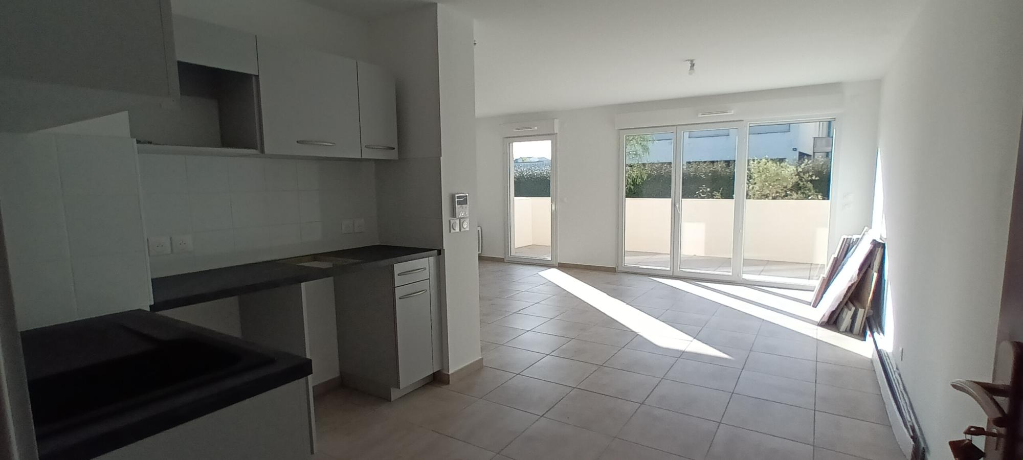 
																																							1 pièce - 
																																						RDC - 38m² - 541,96 € - Photo #1