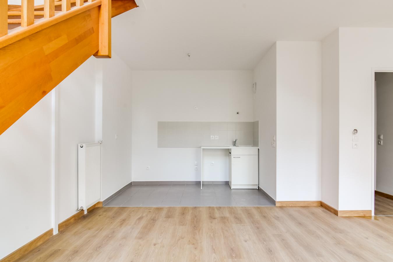 
																																							5 pièces - 
																																						3ème étage - 104m² - 1 639,60 € - Photo #2