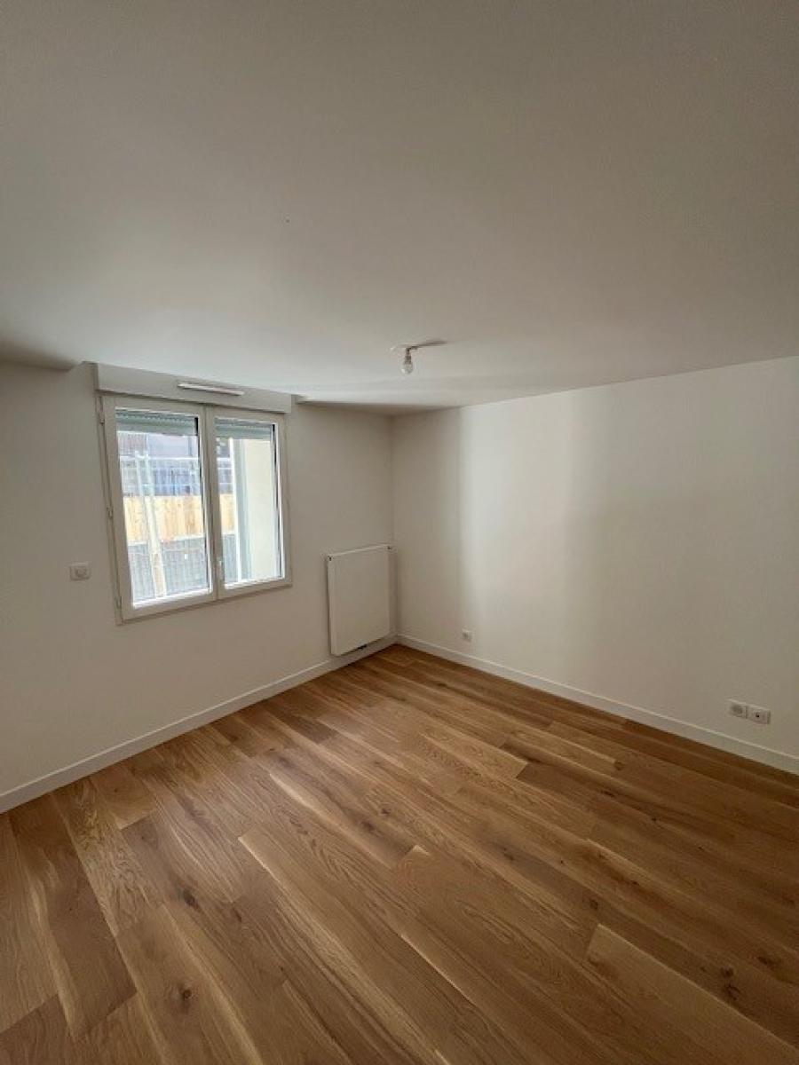 
																																							2 pièces - 
																																						RDC - 40m² - 1 331,17 € - Photo #4