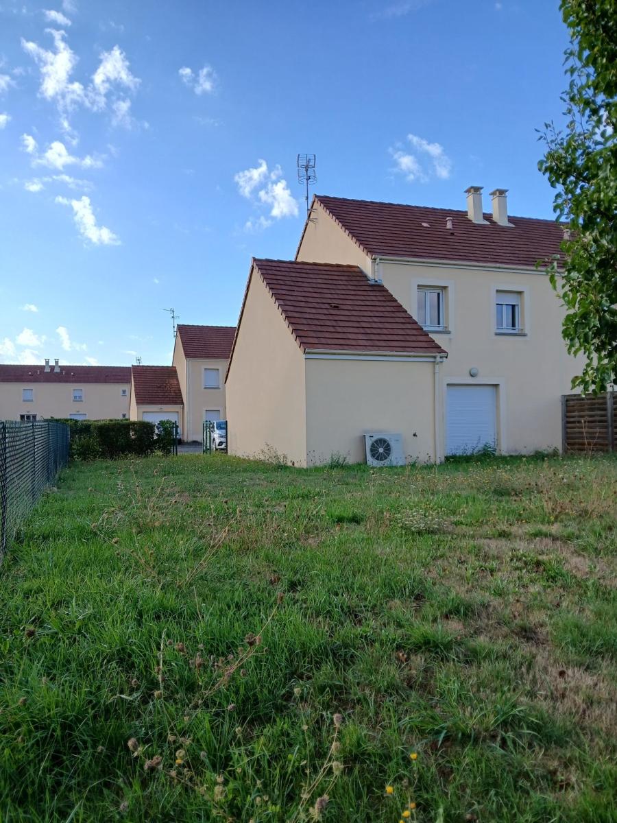 
																			4 pièces - 
																		RDC - 91m² - 668,30 € - Photo #0