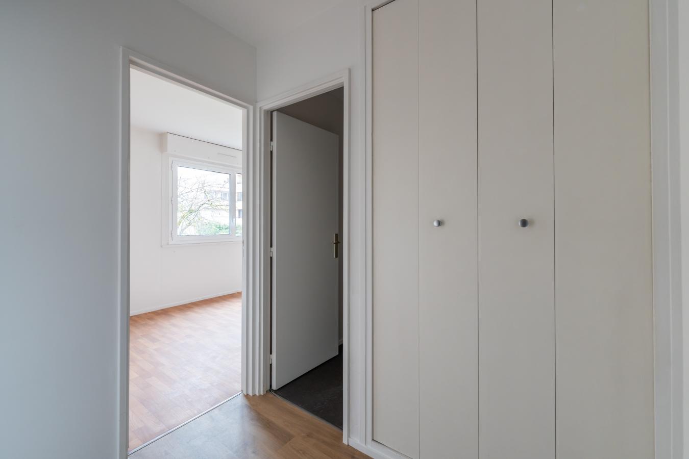 
																																							3 pièces - 
																																						1er étage - 78m² - 1 324,22 € - Photo #4