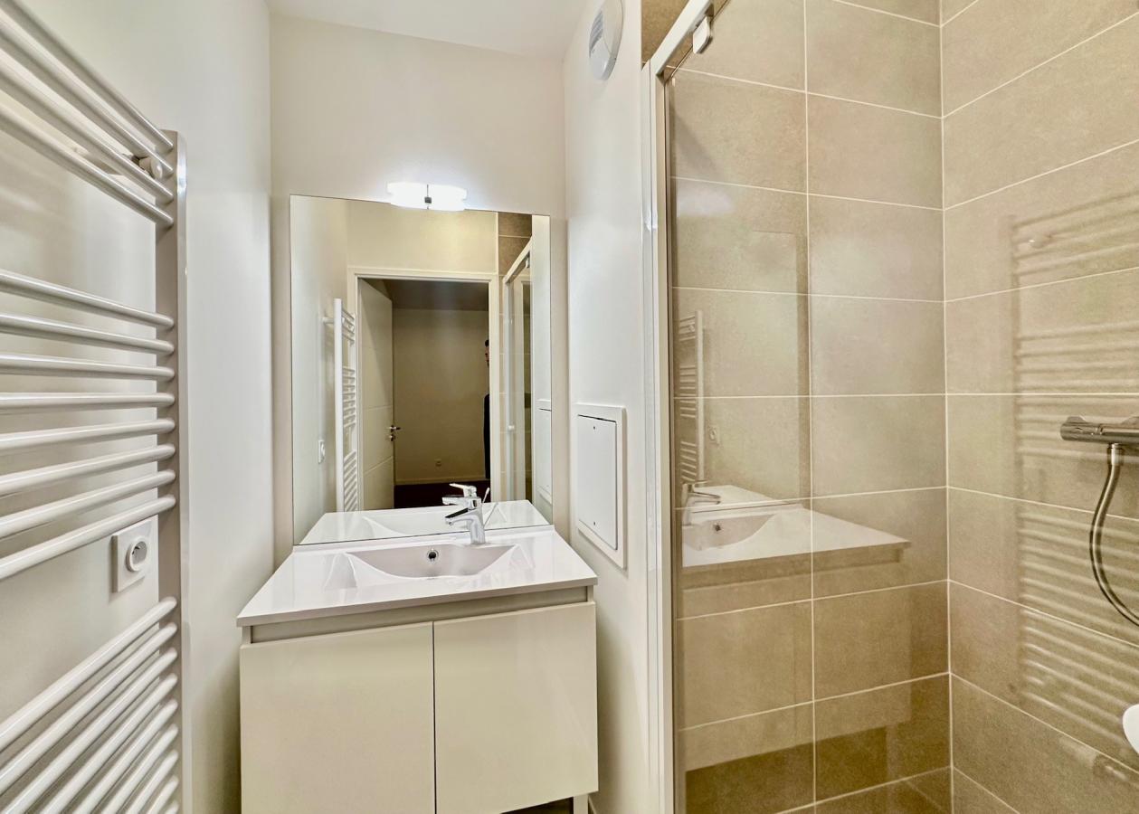 
																			4 pièces - 
																		1er étage - 79m² - 1 550,40 € - Photo #6