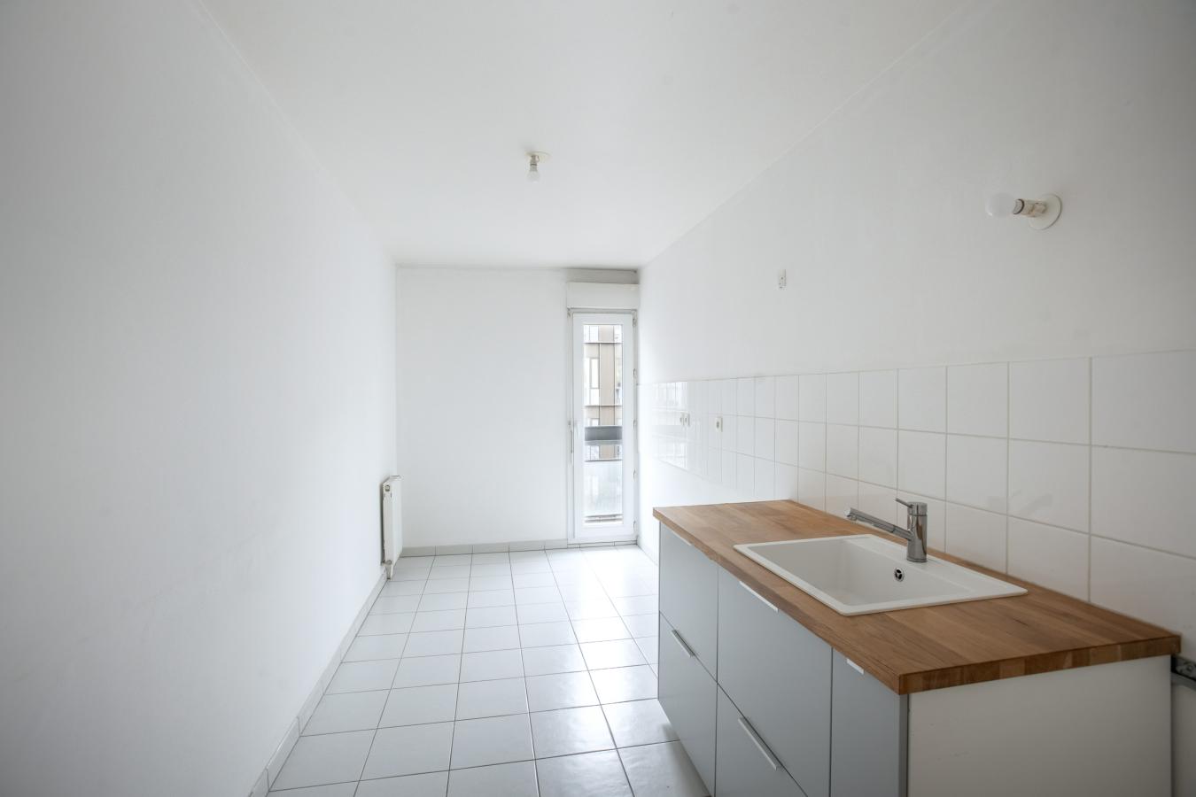 
																																							4 pièces - 
																																						1er étage - 76m² - 1 920,59 € - Photo #6