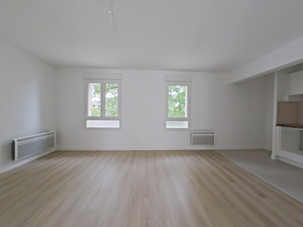 4 pièces - 1er étage - 94m² - 970,30 € - Photo #3