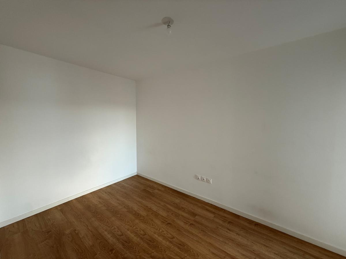 
																																							4 pièces - 
																																						4ème étage - 89m² - 1 056,92 € - Photo #4