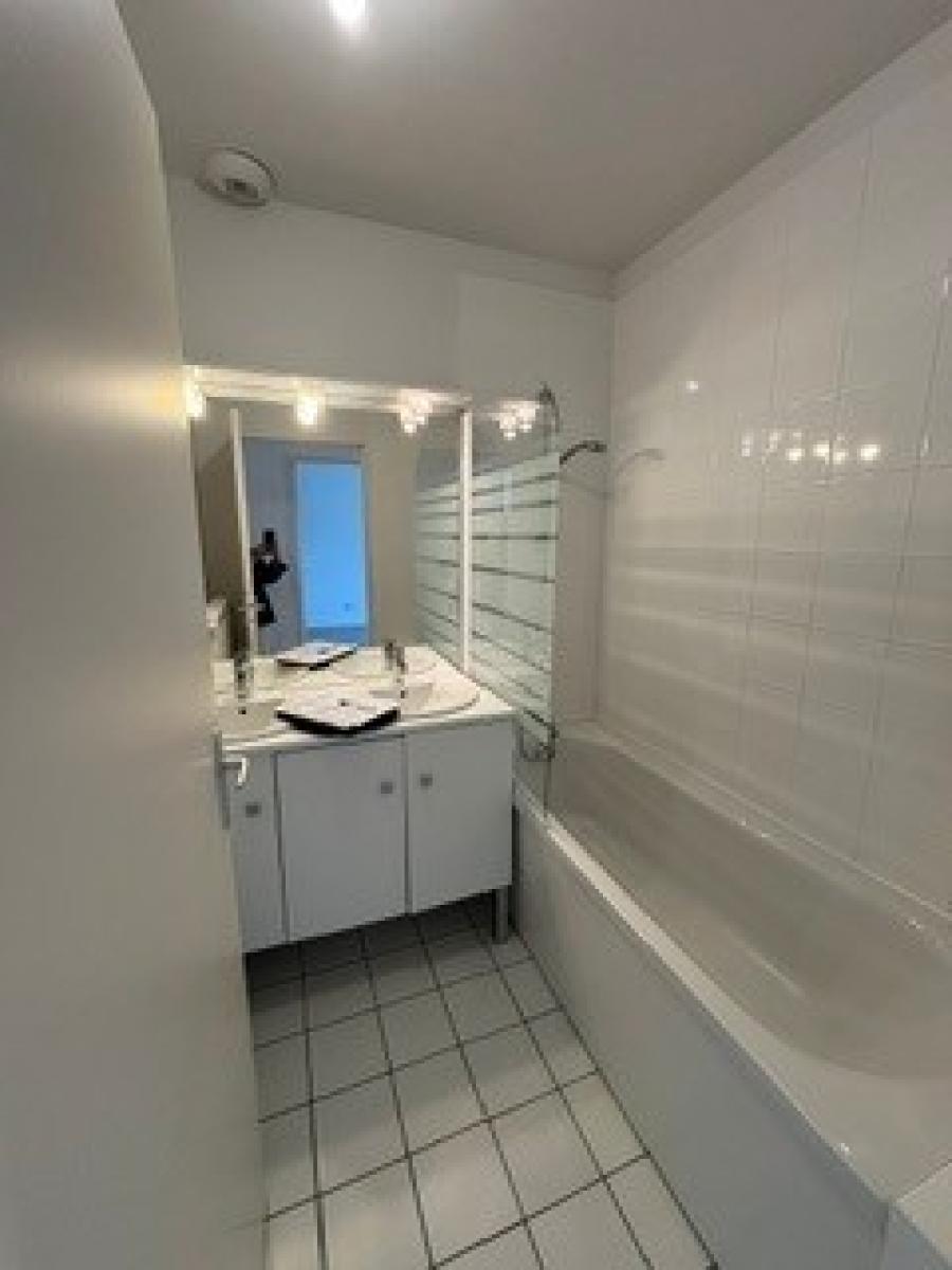 
																																							5 pièces - 
																																						RDC - 118m² - 1 317,72 € - Photo #2