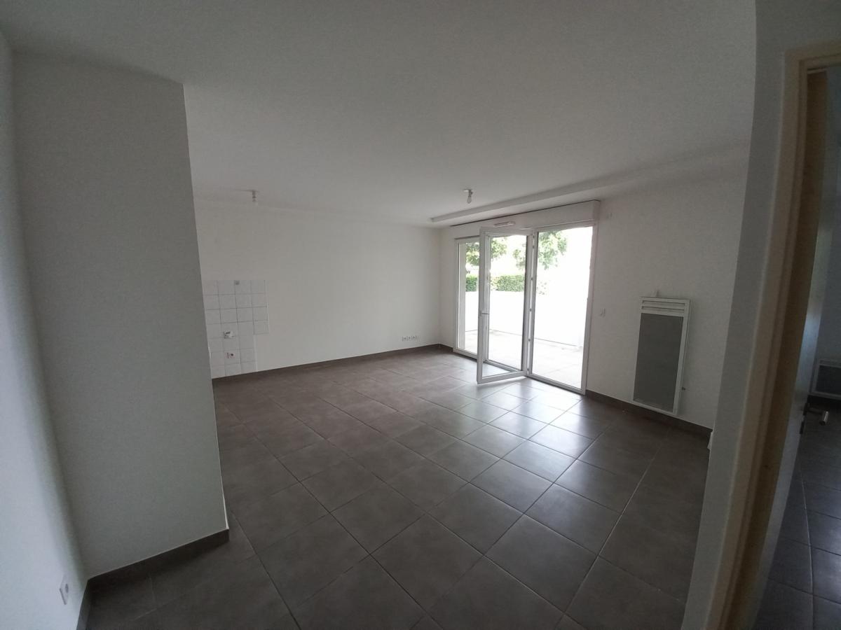 
																			2 pièces - 
																		RDC - 47m² - 1 024,72 € - Photo #3