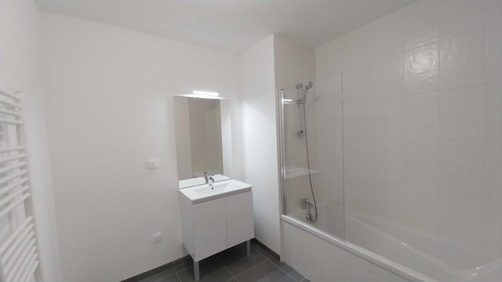 
																																							3 pièces - 
																																						1er étage - 58m² - 807,38 € - Photo #5