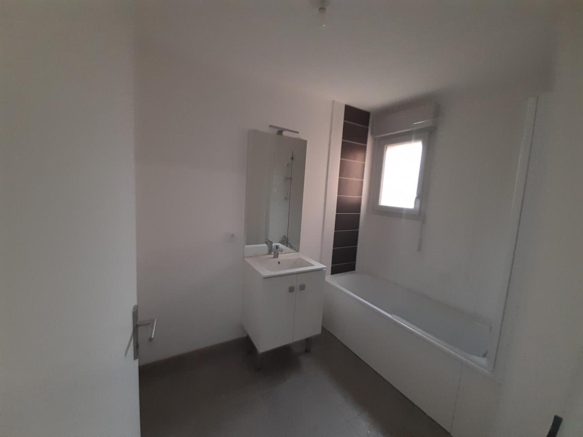 
																																							4 pièces - 
																																						1er étage - 81m² - 932,76 € - Photo #6