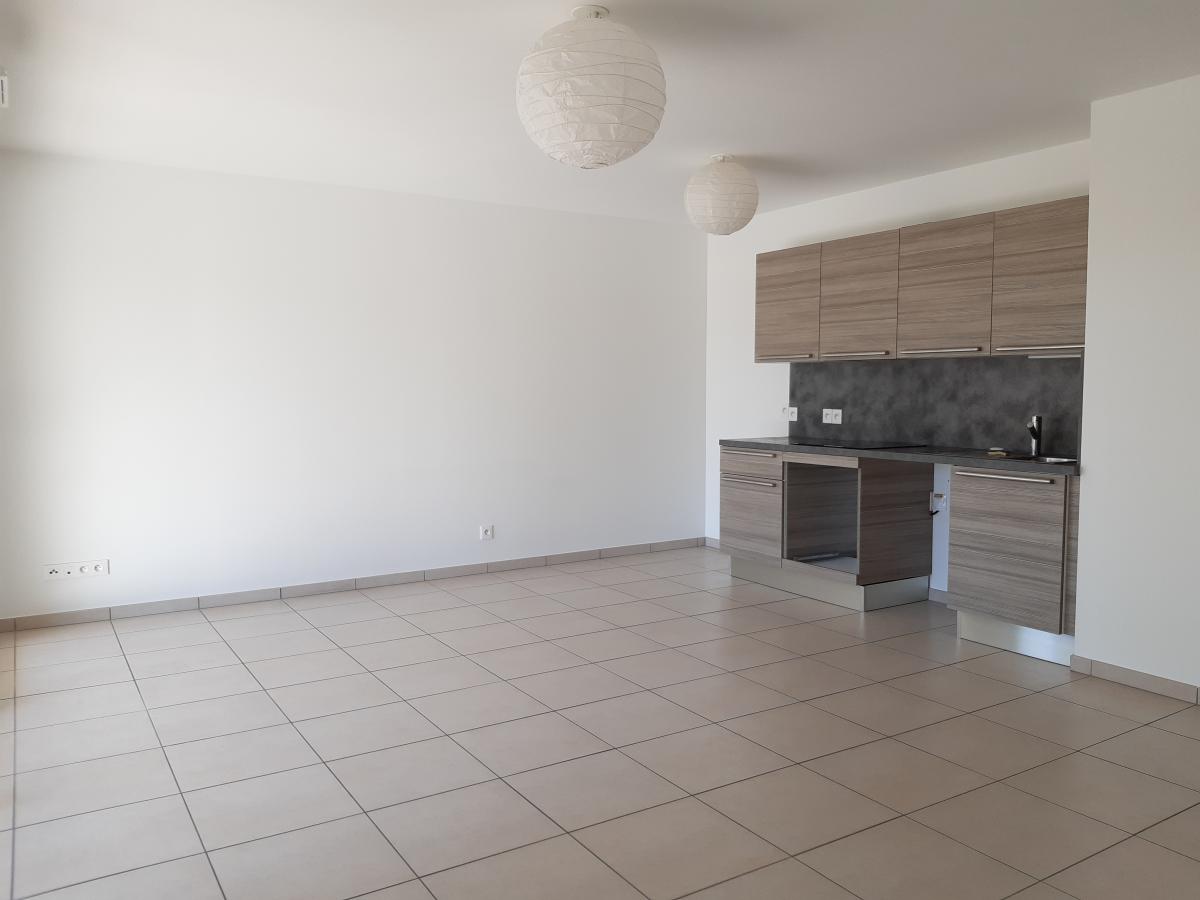 
																			4 pièces - 
																		RDC - 83m² - 1 880,48 € - Photo #5