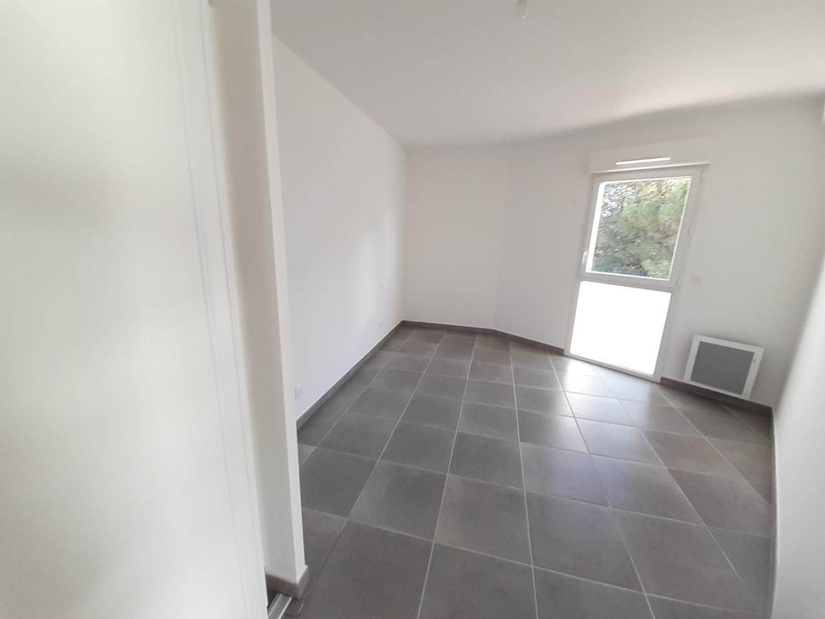 
																																							4 pièces - 
																																						1er étage - 106m² - 1 164,36 € - Photo #2