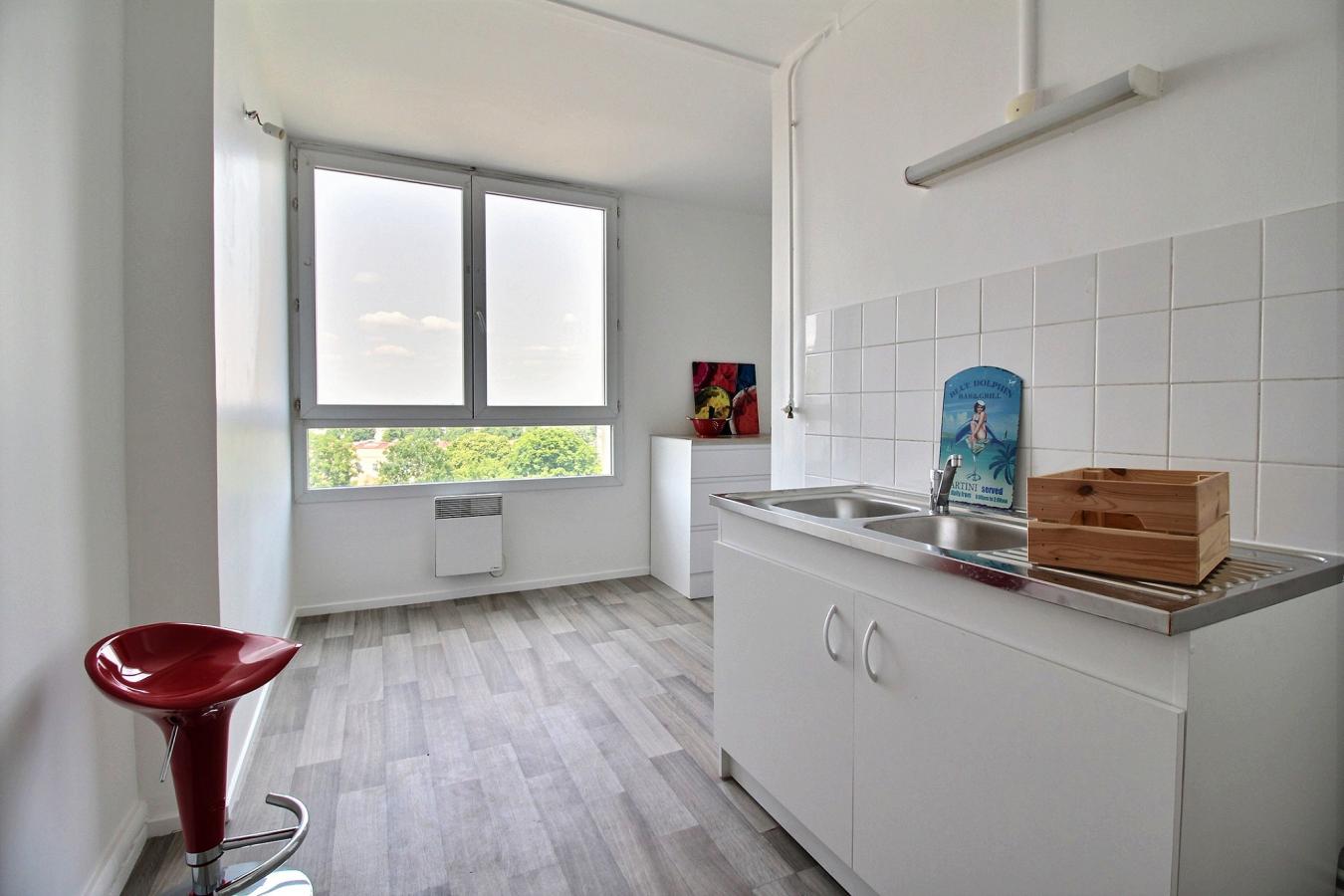 4 pièces - 5ème étage - 70m² - 1 347,69 € - Photo #2
