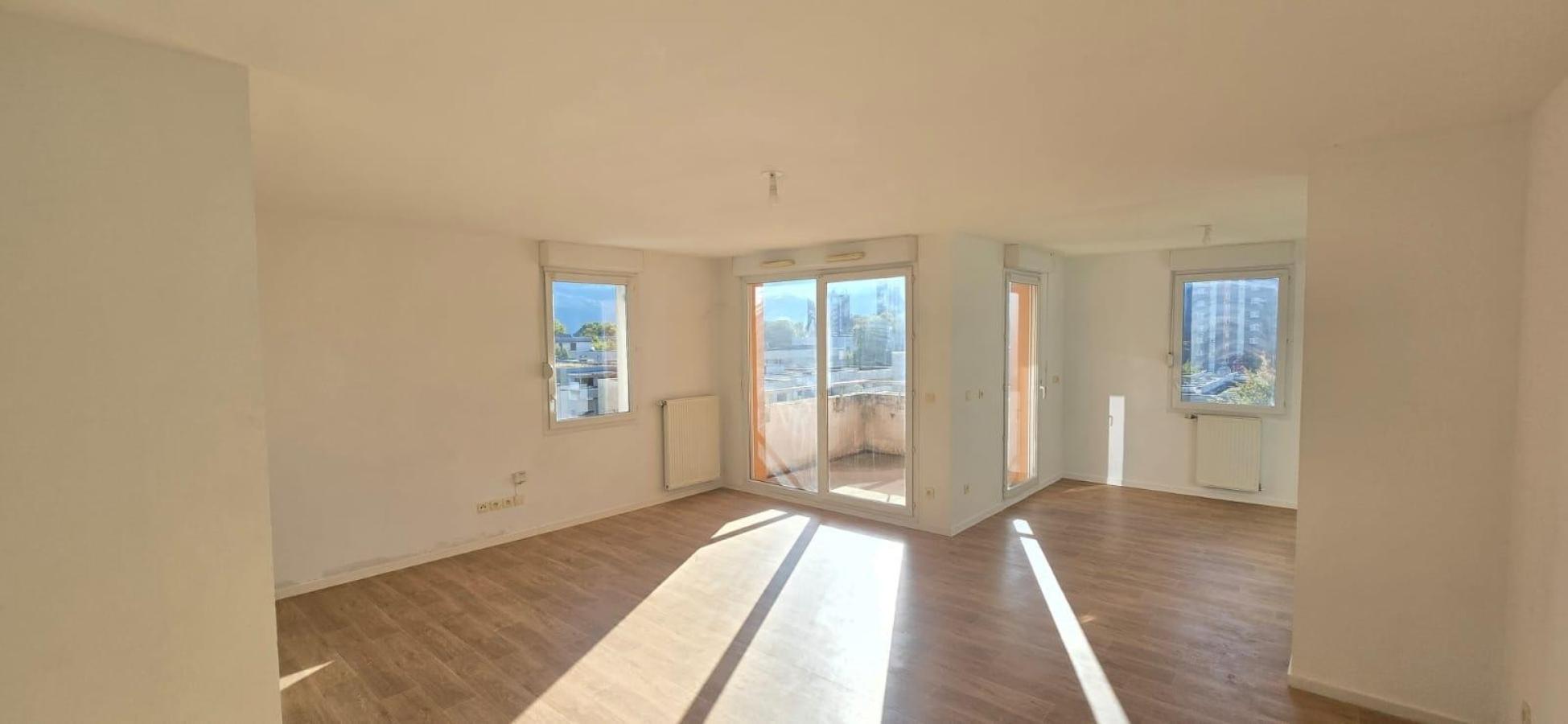 
																																							4 pièces - 
																																						5ème étage - 80m² - 1 002,81 € - Photo #1