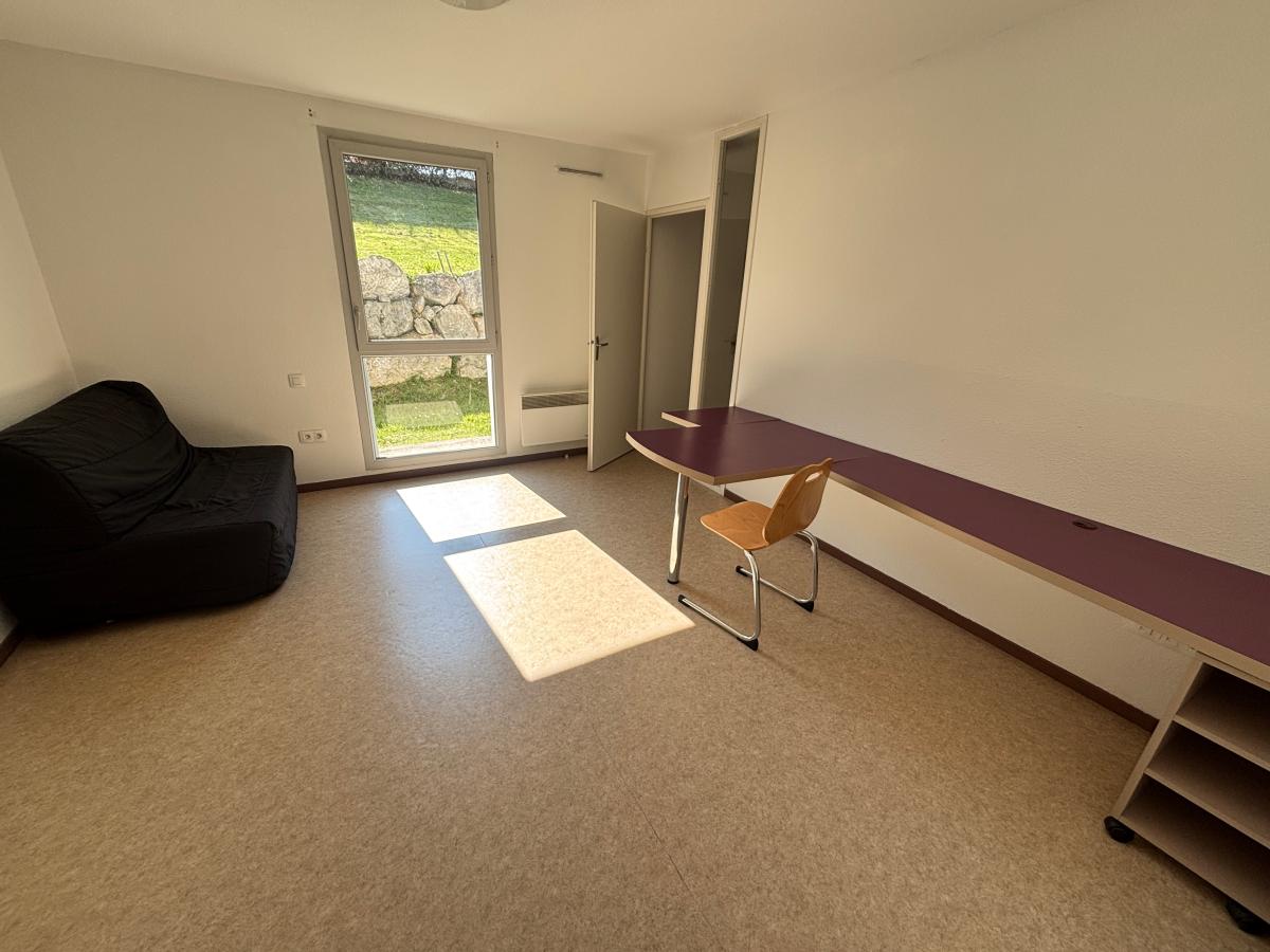 
																			1 pièce - 
																		RDC - 30m² - 586,25 € - Photo #4