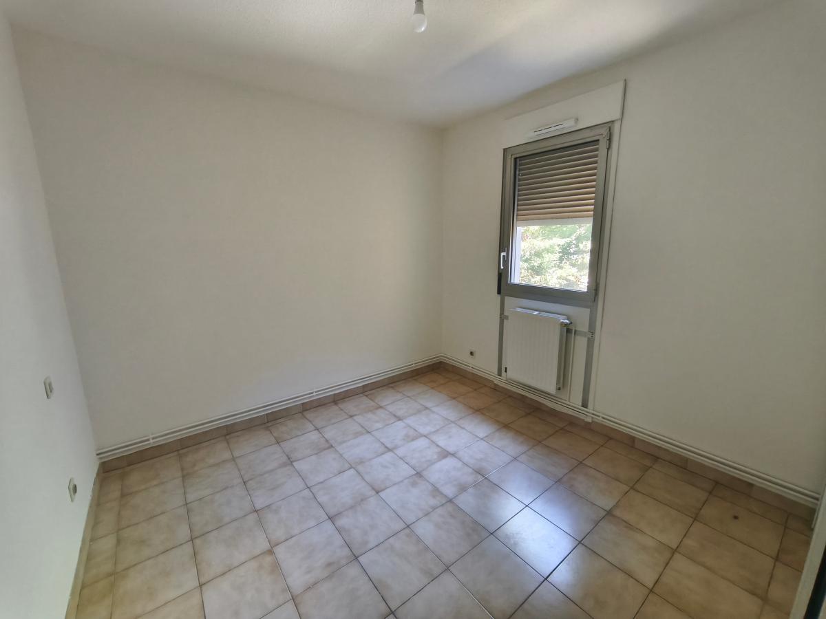 
																																							3 pièces - 
																																						3ème étage - 70m² - 69 000 € - Photo #6