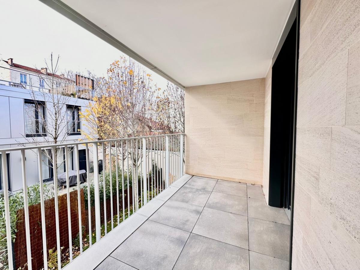 
																																							4 pièces - 
																																						1er étage - 83m² - 2 065,89 € - Photo #2