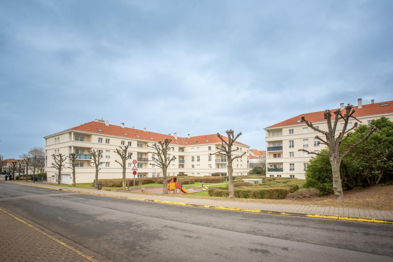 
																																							6 pièces - 
																																						1er étage - 107m² - 1 835,97 € - Photo #1