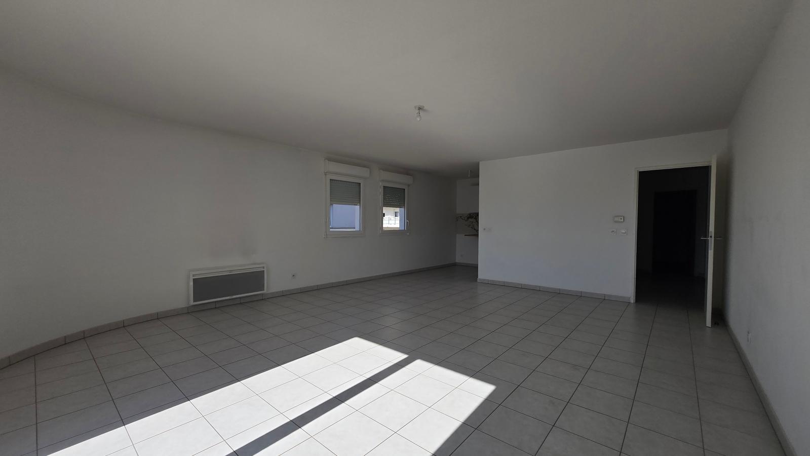
																																							4 pièces - 
																																						5ème étage - 106m² - 1 610,81 € - Photo #1