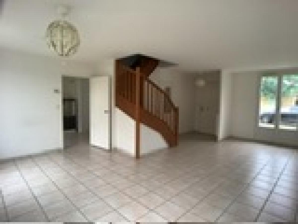 5 pièces - RDC - 0m² - 295 000 € - Photo #2
