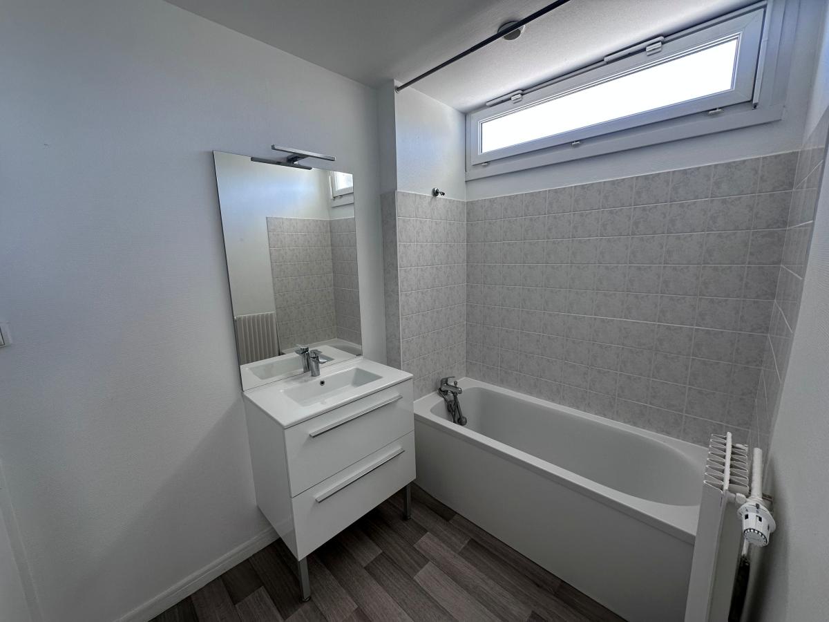 
																																							4 pièces - 
																																						RDC - 90m² - 760,38 € - Photo #5