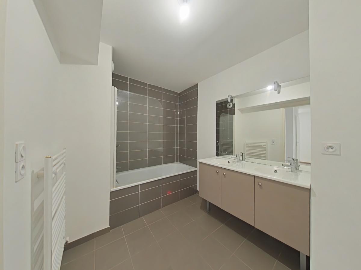 
																																							4 pièces - 
																																						RDC - 74m² - 1 060,53 € - Photo #4