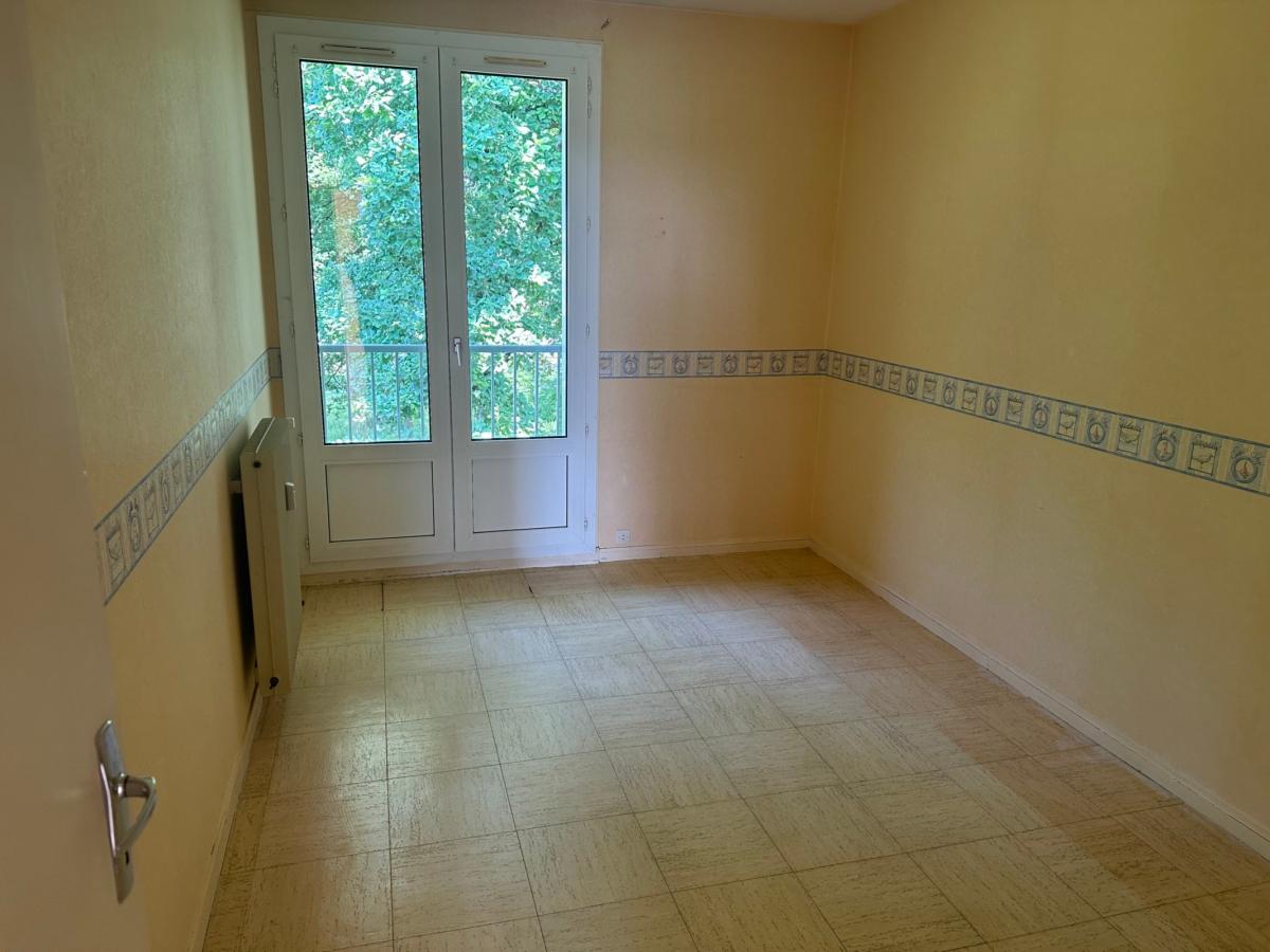 
																			5 pièces - 
																		2ème étage - 81m² - 40 000 € - Photo #4