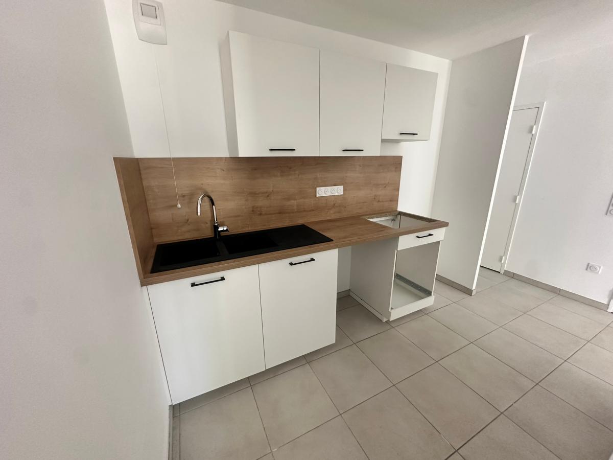 
																																							3 pièces - 
																																						1er étage - 62m² - 799,00 € - Photo #2