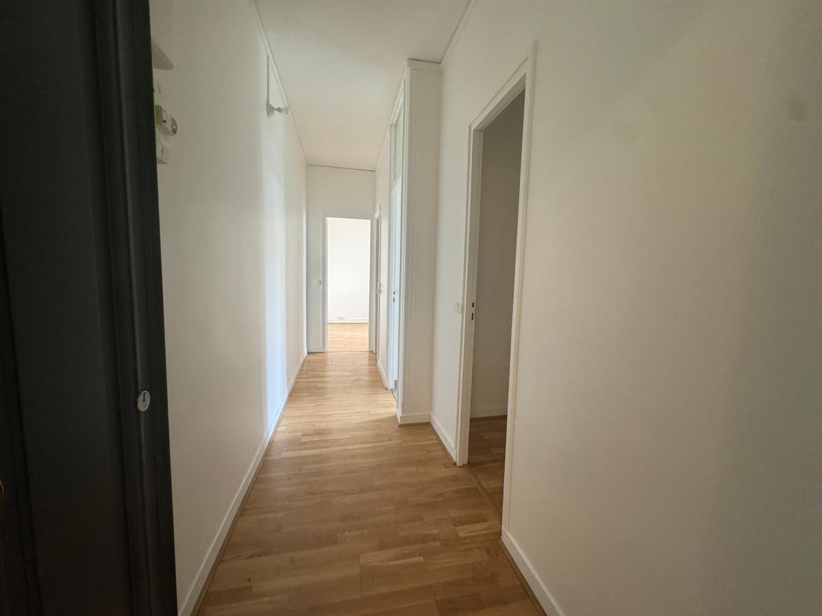 1 pièce - RDC - 240 000 € - Photo #2
