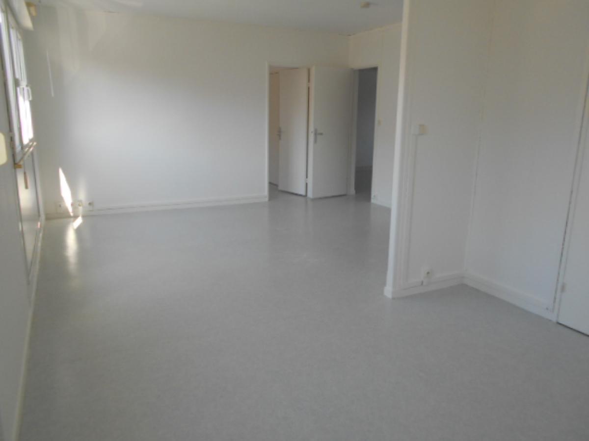 4 pièces - 2ème étage - 67m² - 96 000 € - Photo #1