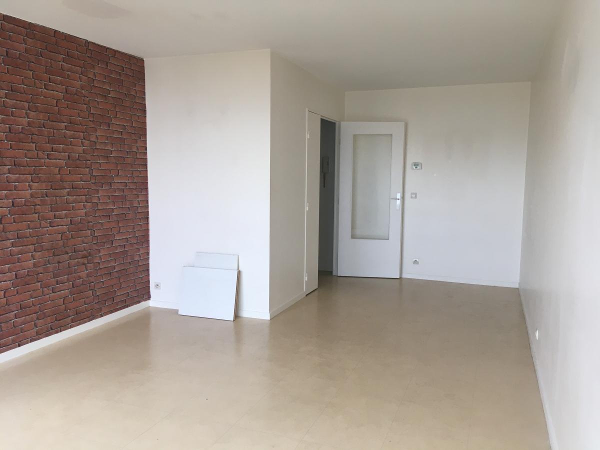 
																																							2 pièces - 
																																						9ème étage - 55m² - 1 259,28 € - Photo #2