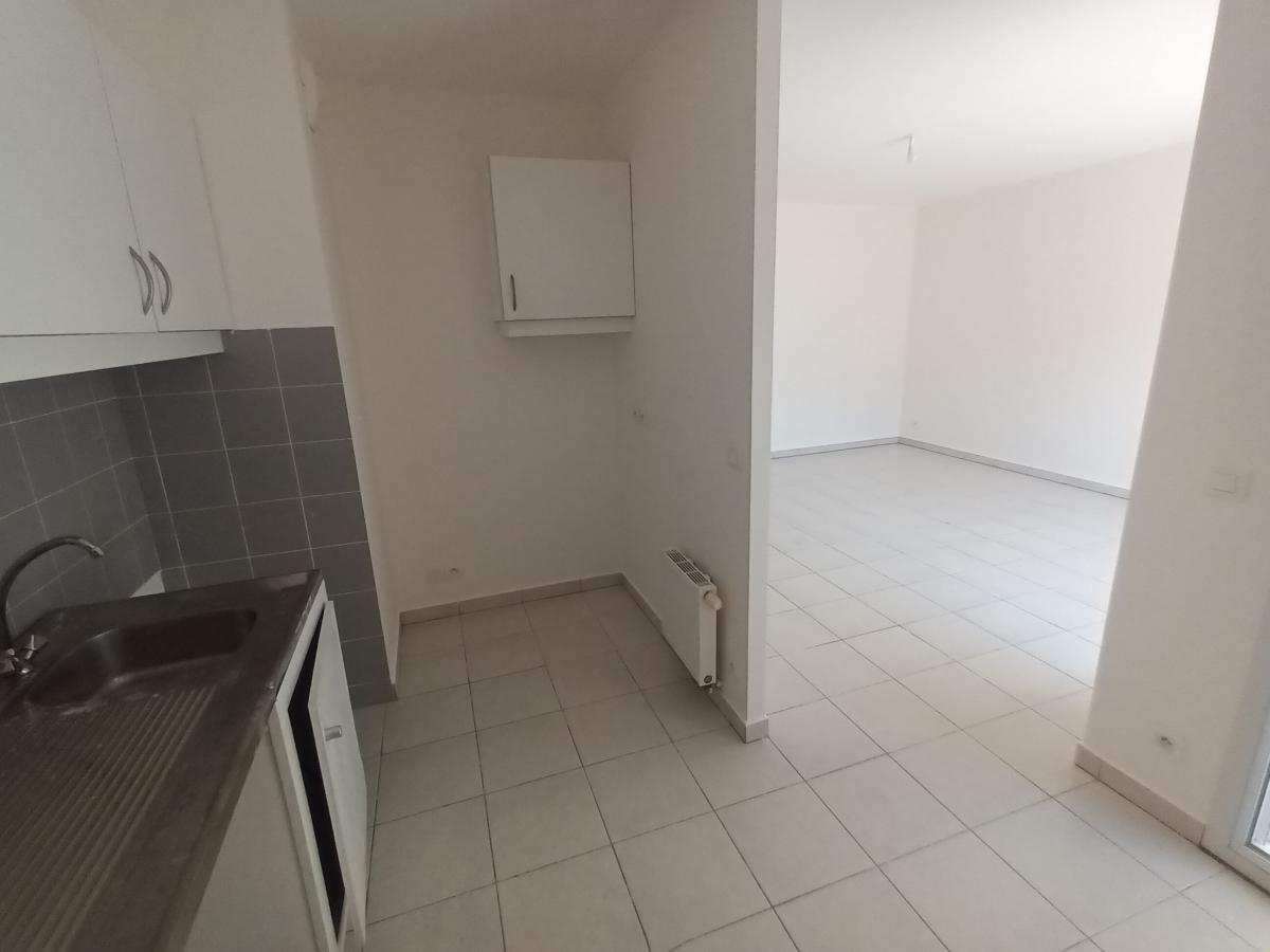 2 pièces - 2ème étage - 43m² - 912,36 € - Photo #4