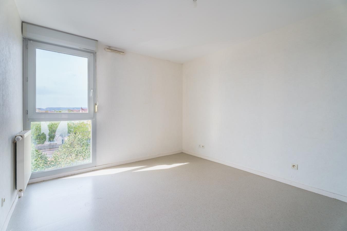 
																																							5 pièces - 
																																						2ème étage - 115m² - 211 300 € - Photo #6
